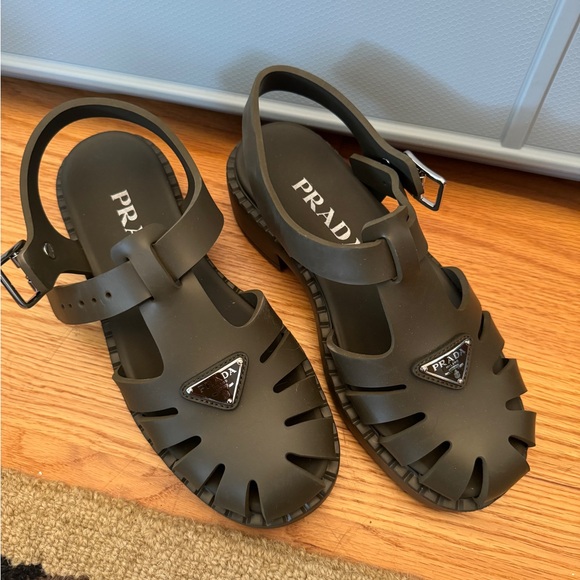 NWT Prada soft cage vinyl sandals in army green - Picture 5 of 6